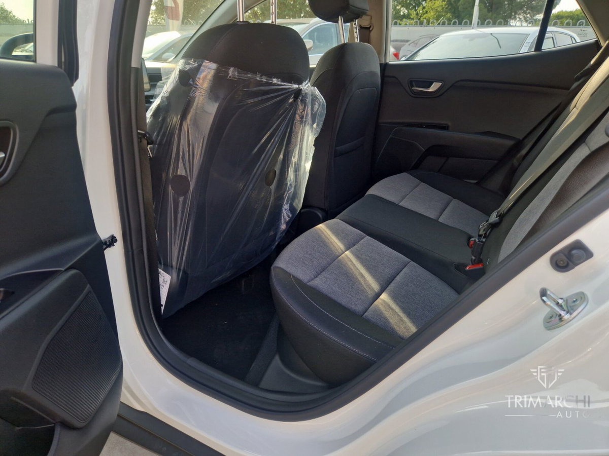 Kia Stonic 1.0 t-gdi mhev Style (12)