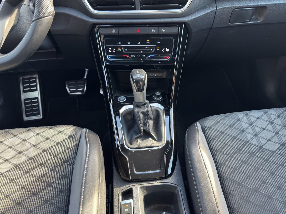 Volkswagen T-Roc 1.5 tsi R-Line dsg (16)