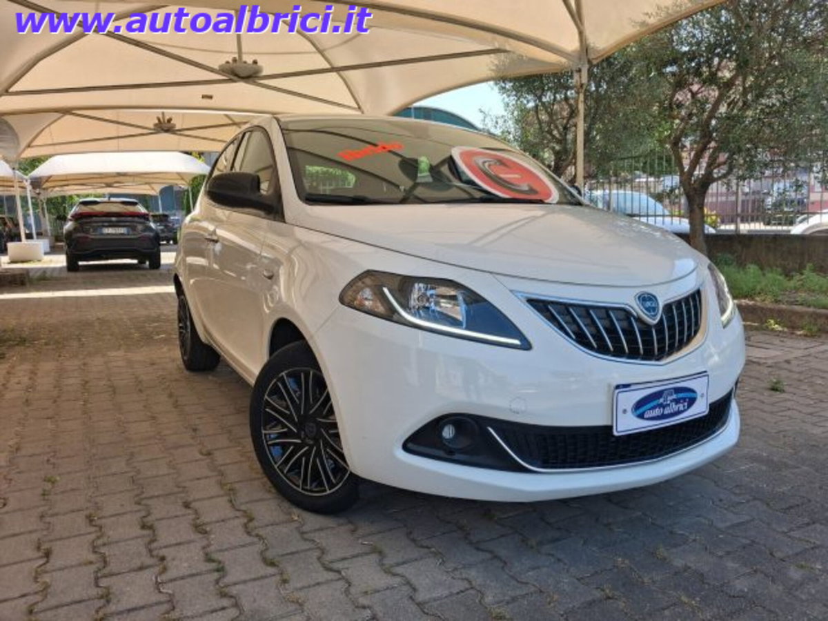 Lancia Ypsilon 1.0 FireFly 5 porte S&S Hybrid Gold Plus (2)