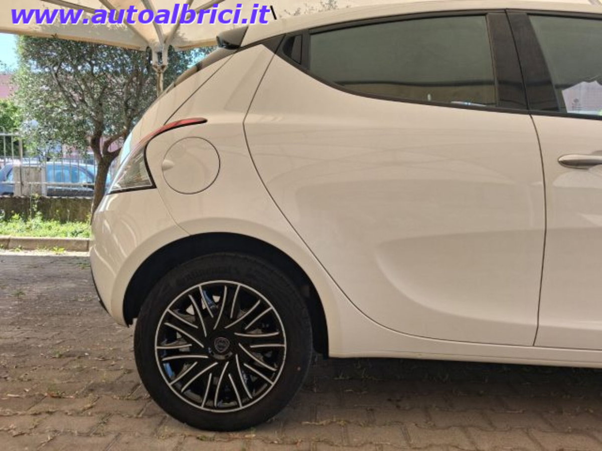 Lancia Ypsilon 1.0 FireFly 5 porte S&S Hybrid Gold Plus (11)