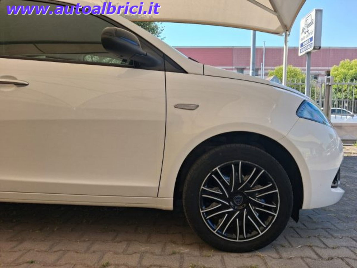 Lancia Ypsilon 1.0 FireFly 5 porte S&S Hybrid Gold Plus (12)
