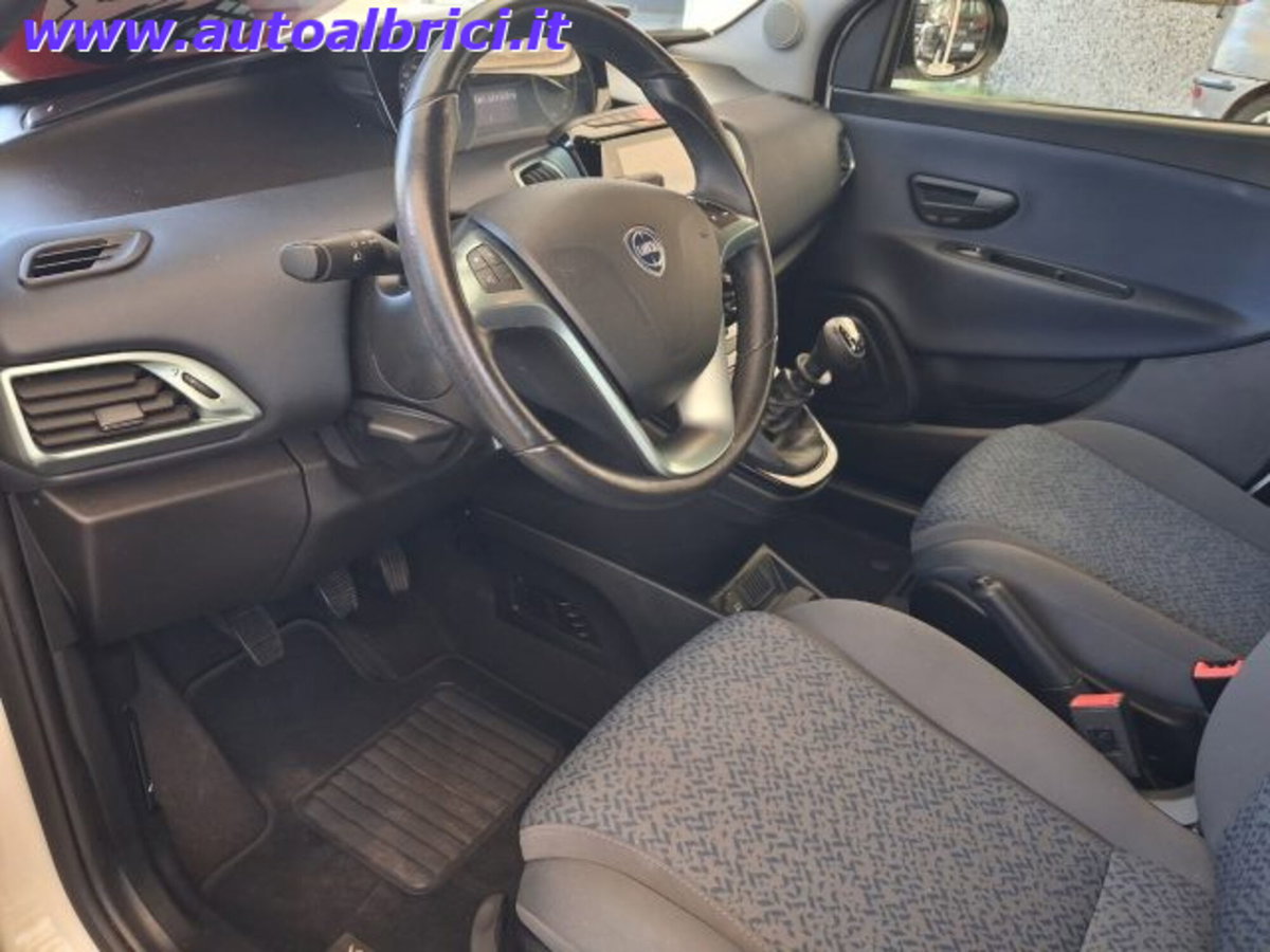 Lancia Ypsilon 1.0 FireFly 5 porte S&S Hybrid Gold Plus (15)