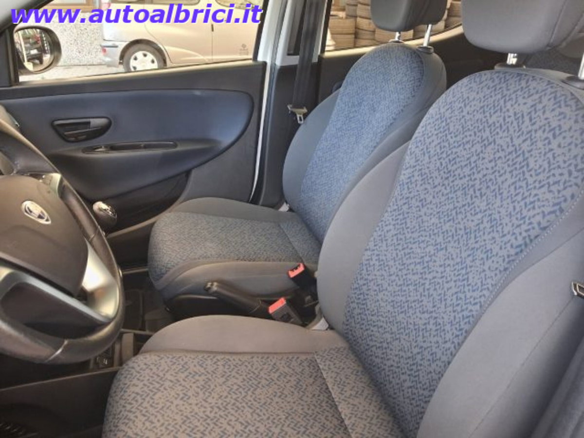 Lancia Ypsilon 1.0 FireFly 5 porte S&S Hybrid Gold Plus (16)