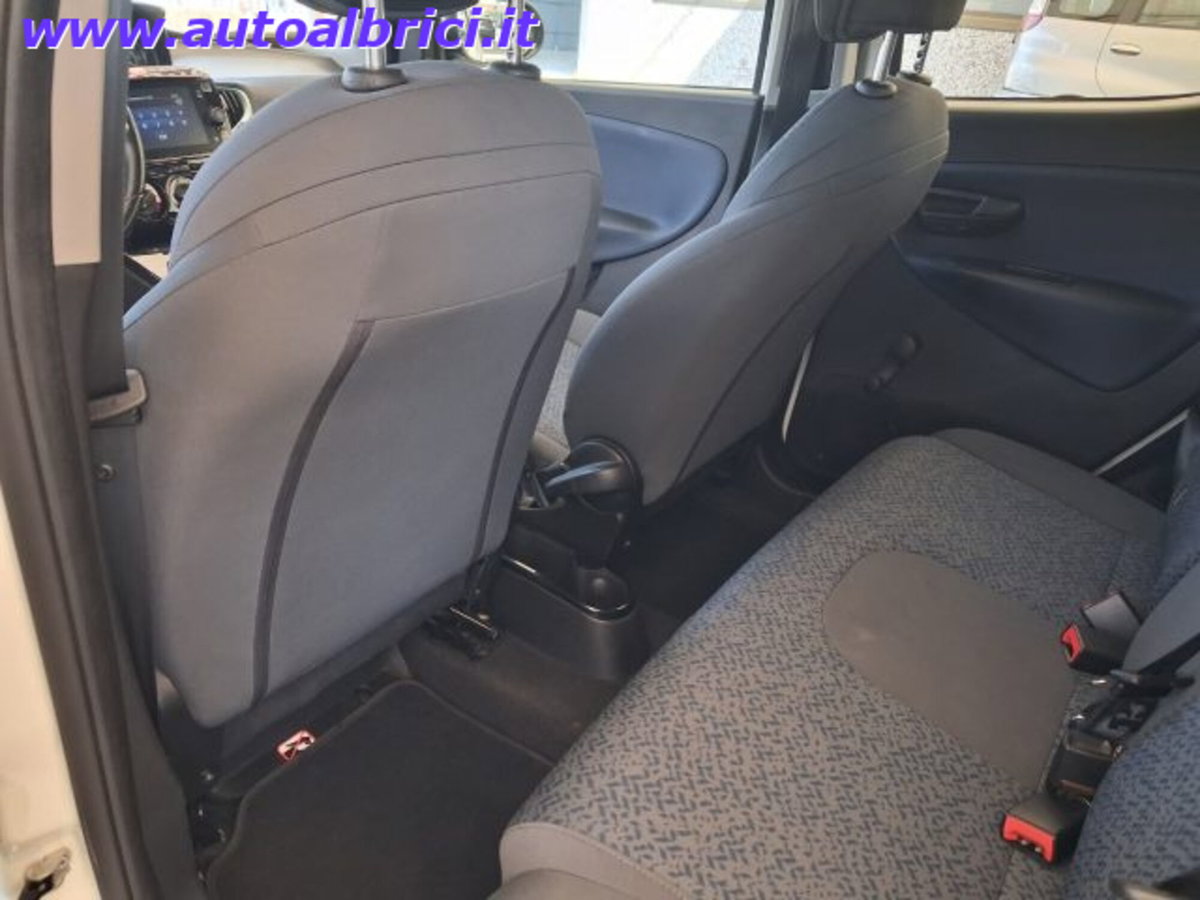 Lancia Ypsilon 1.0 FireFly 5 porte S&S Hybrid Gold Plus (18)