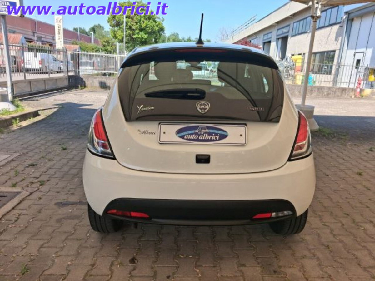 Lancia Ypsilon 1.0 FireFly 5 porte S&S Hybrid Gold Plus (8)