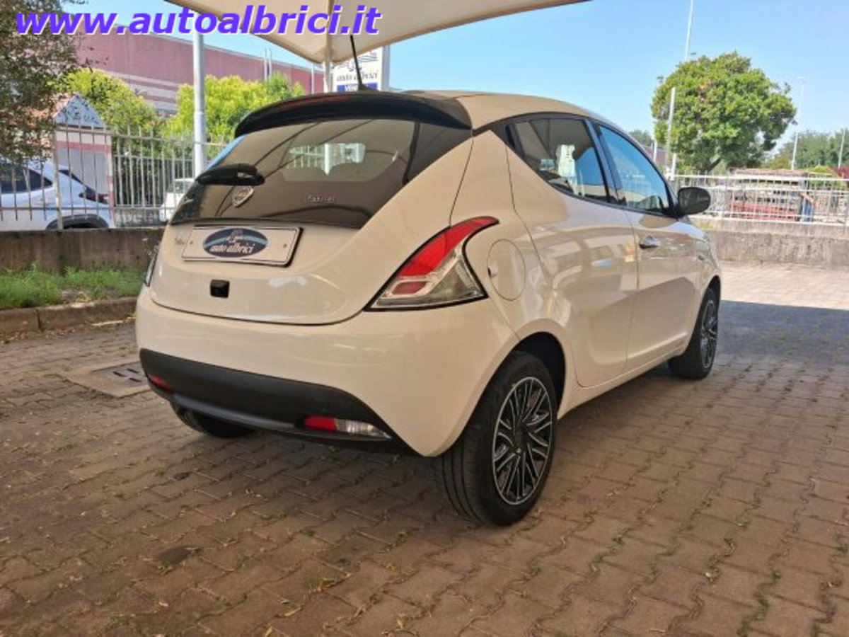 Lancia Ypsilon 1.0 FireFly 5 porte S&S Hybrid Gold Plus (9)