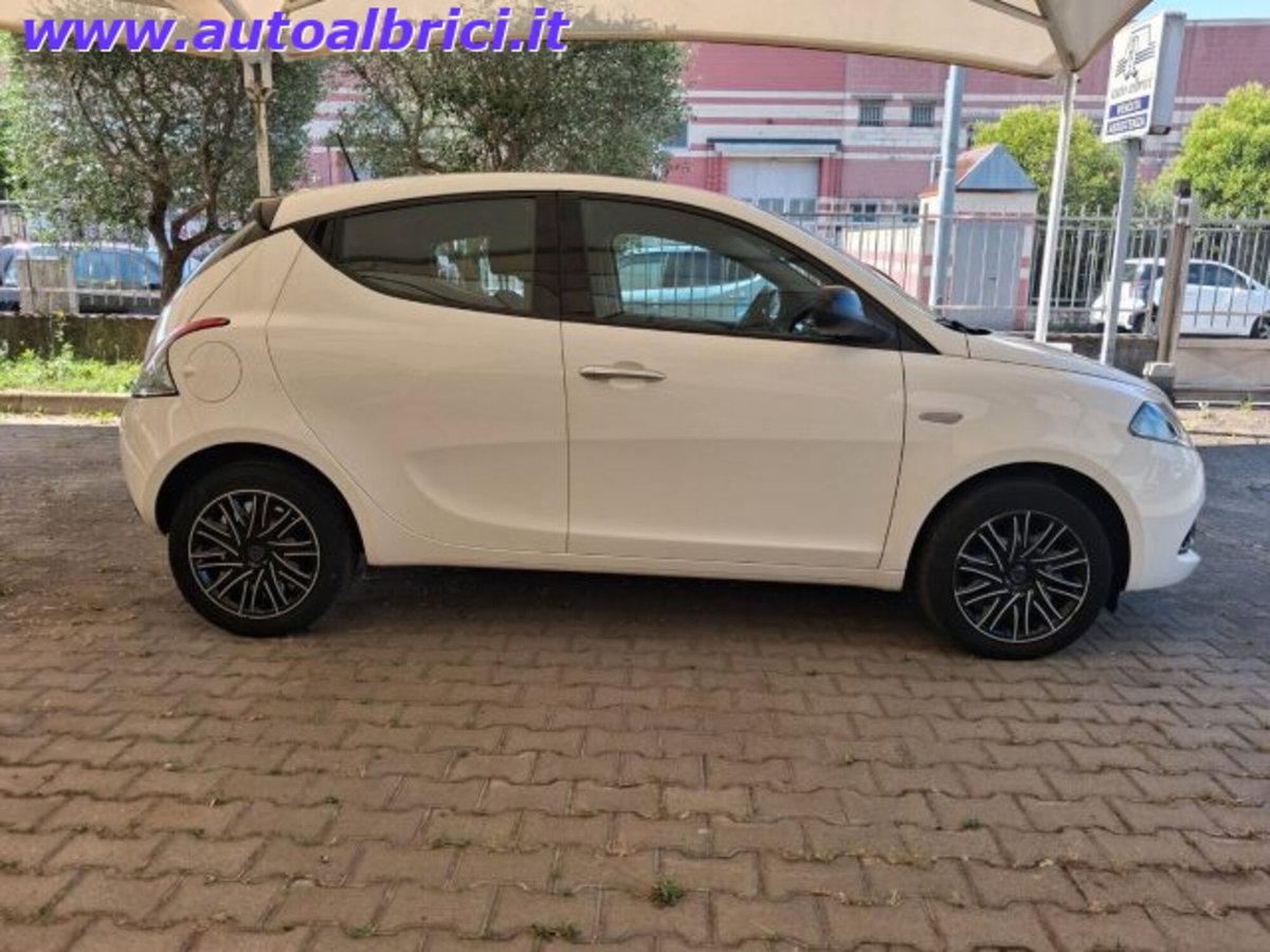 Lancia Ypsilon 1.0 FireFly 5 porte S&S Hybrid Gold Plus (10)