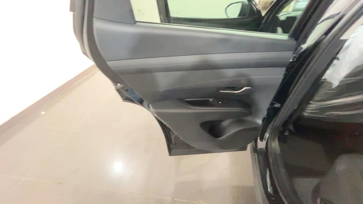 Hyundai Tucson 1.6 hev Business 2wd 239cv auto (11)
