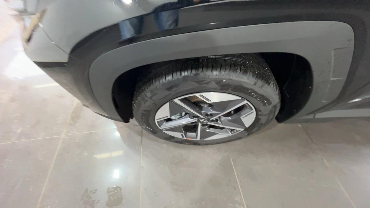 Hyundai Tucson 1.6 hev Business 2wd 239cv auto (14)
