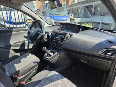 Lancia Ypsilon 1.2 69 CV 5 porte GPL Ecochic Elefantino Blu (10)