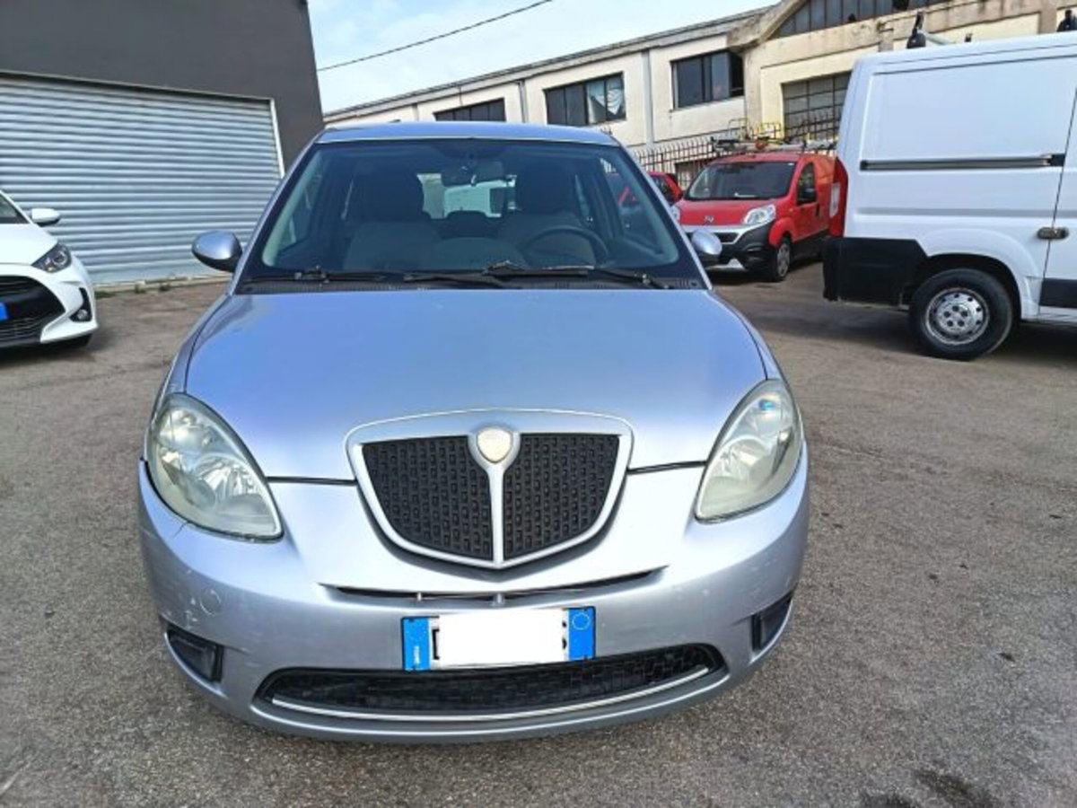 Lancia Ypsilon 1.2 Argento (3)