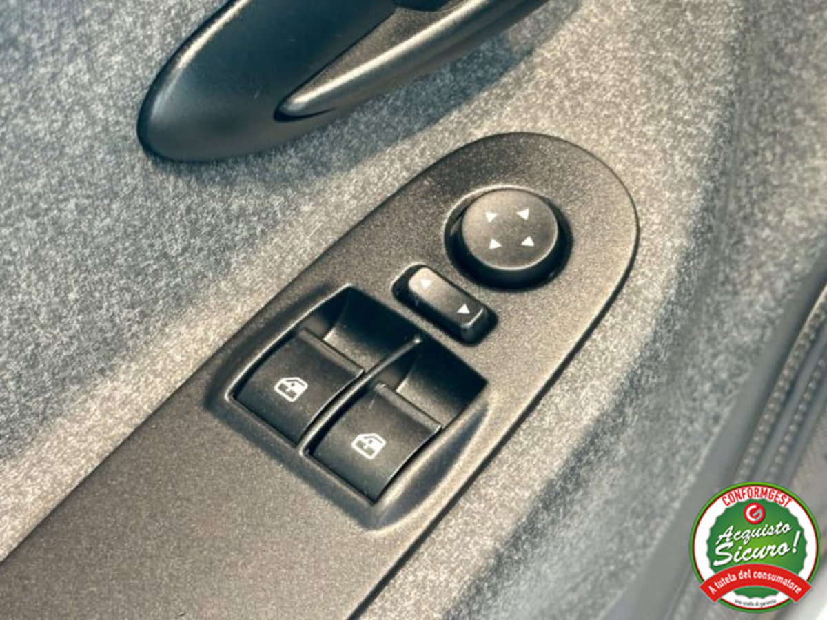Lancia Ypsilon 1.2 69 CV 5 porte Elefantino Blu (20)