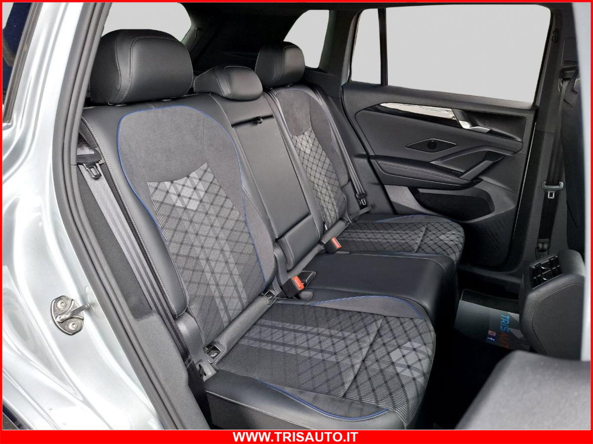 Volkswagen Tiguan 2.0 tdi R-Line 150cv dsg (11)