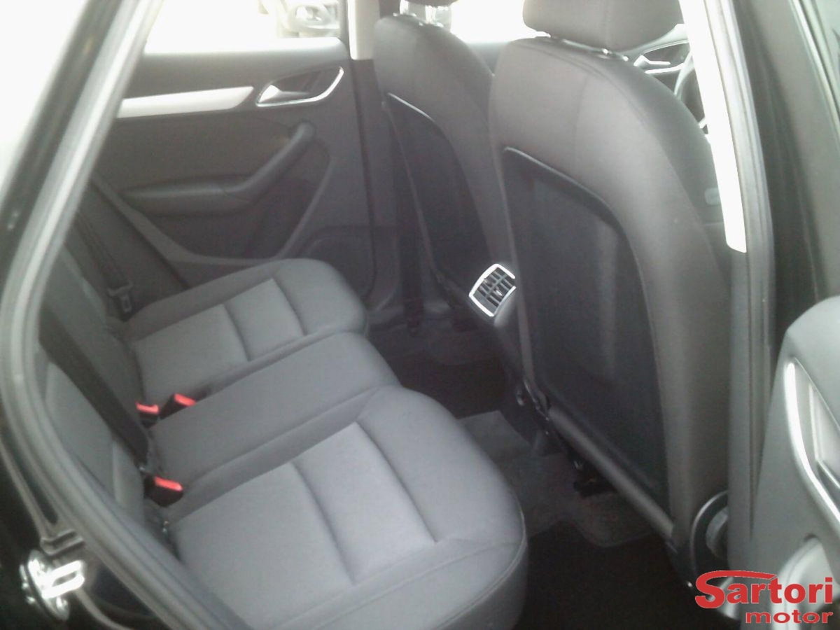 Audi Q3 2.0 TDI 120 CV Business (10)