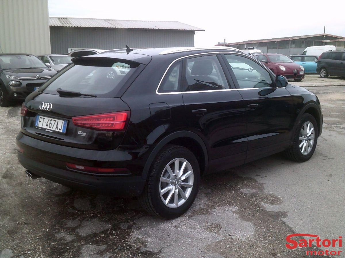 Audi Q3 2.0 TDI 120 CV Business (3)