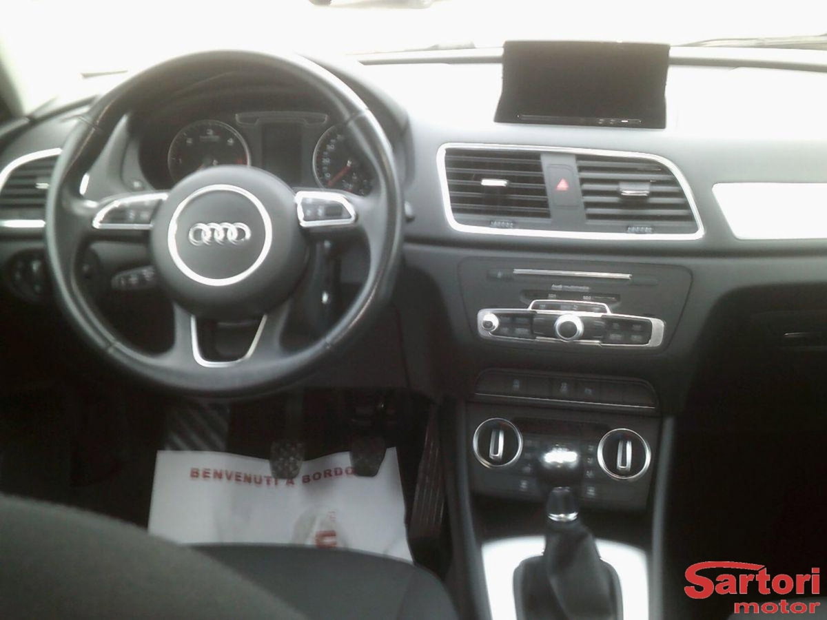 Audi Q3 2.0 TDI 120 CV Business (6)