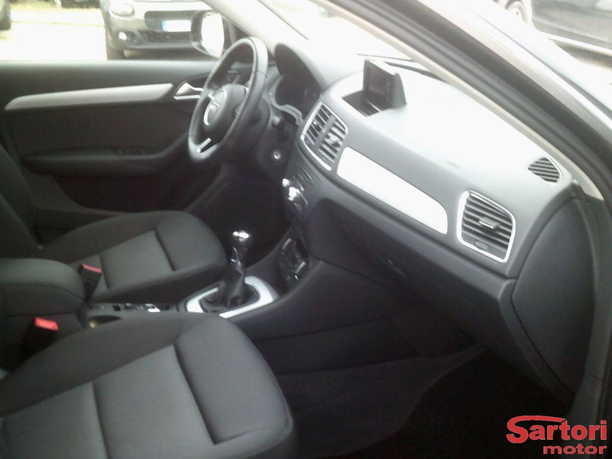 Audi Q3 2.0 TDI 120 CV Business (8)