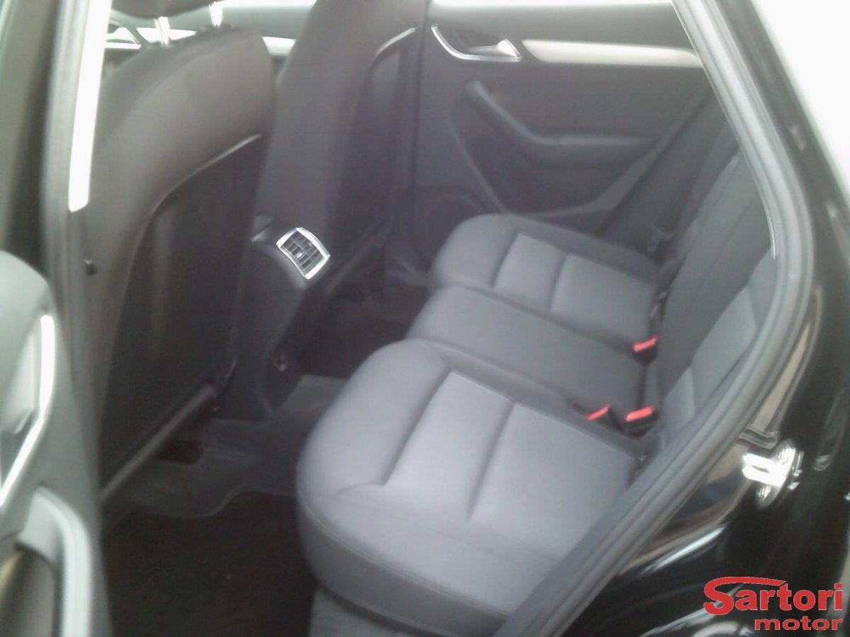 Audi Q3 2.0 TDI 120 CV Business (9)
