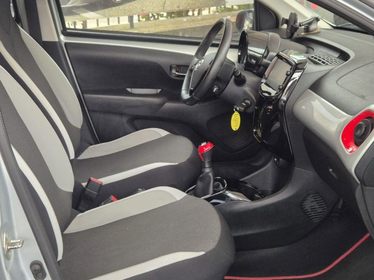Toyota Aygo 1.0 VVT-i 69 CV 5 porte x-play TSS (14)