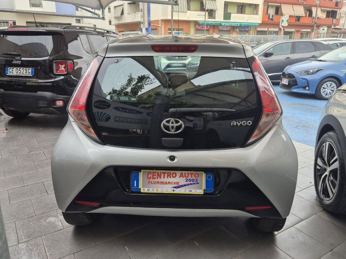 Toyota Aygo 1.0 VVT-i 69 CV 5 porte x-play TSS (3)