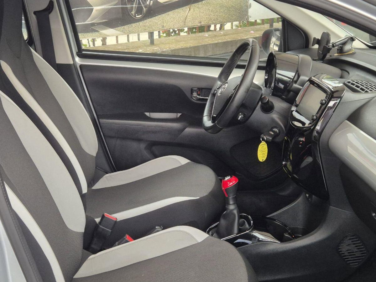 Toyota Aygo 1.0 VVT-i 69 CV 5 porte x-play TSS (6)