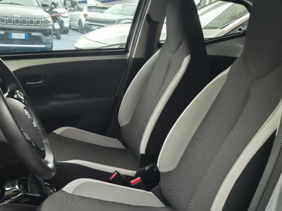 Toyota Aygo 1.0 VVT-i 69 CV 5 porte x-play TSS (8)