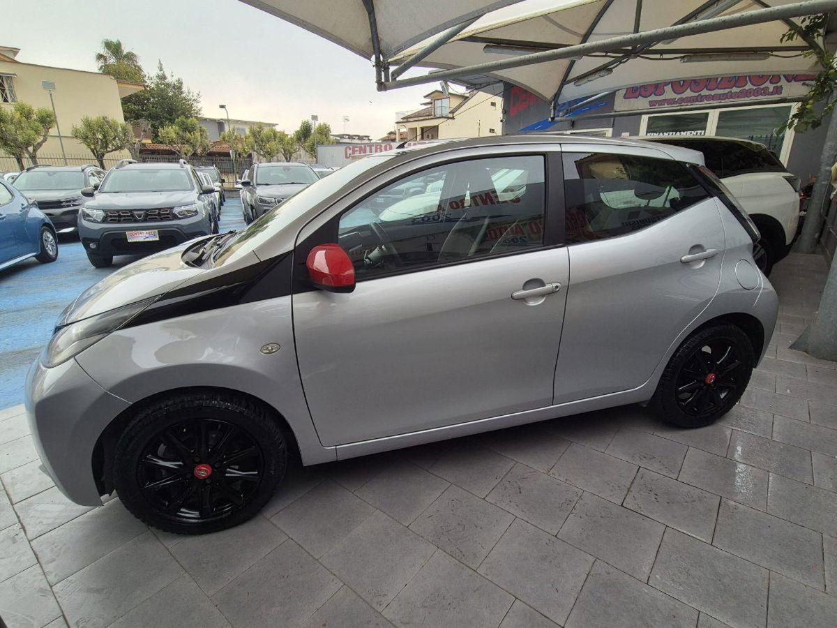 Toyota Aygo 1.0 VVT-i 69 CV 5 porte x-play TSS (9)