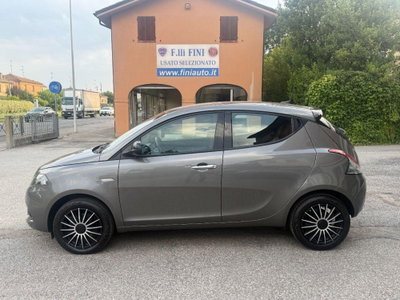 Lancia Ypsilon 1.0 FireFly 5 porte S&S Hybrid Ecochic Silver (2)