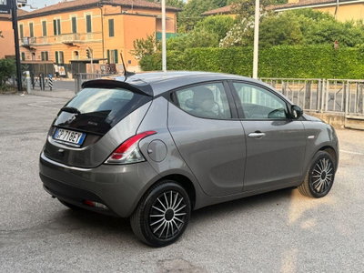 Lancia Ypsilon 1.0 FireFly 5 porte S&S Hybrid Ecochic Silver (4)