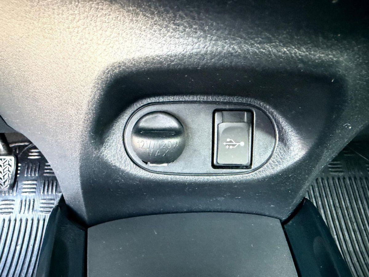 Toyota Yaris D-4D cat 5 porte (11)