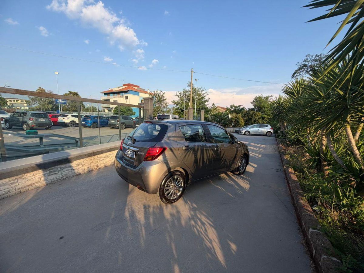 Toyota Yaris D-4D cat 5 porte (4)