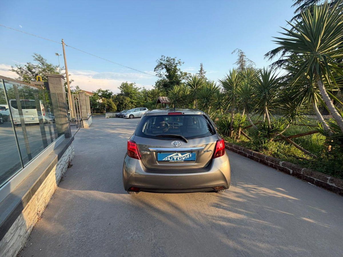 Toyota Yaris D-4D cat 5 porte (5)