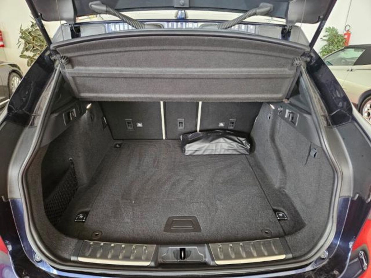 Jaguar F-Pace 2.0 D 180 CV AWD Prestige (17)