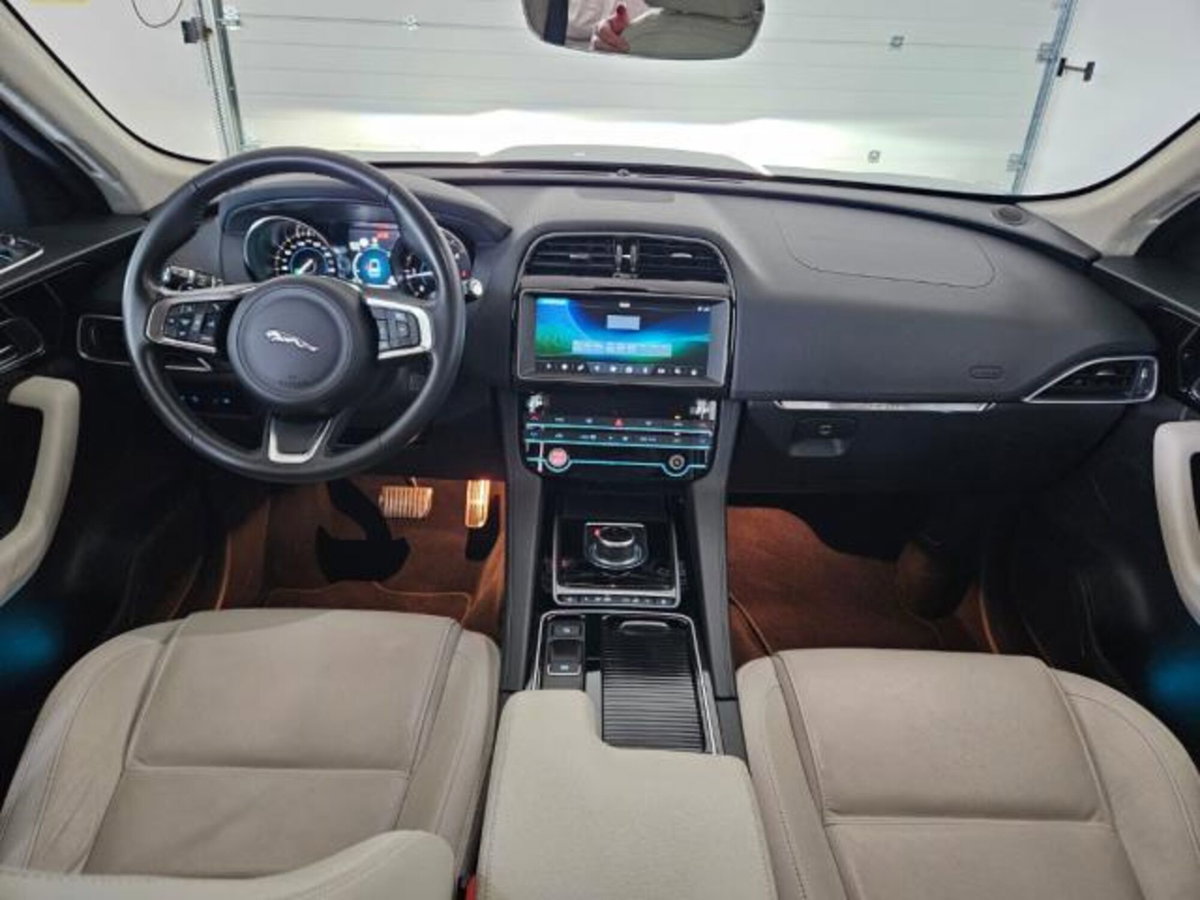 Jaguar F-Pace 2.0 D 180 CV AWD Prestige (7)