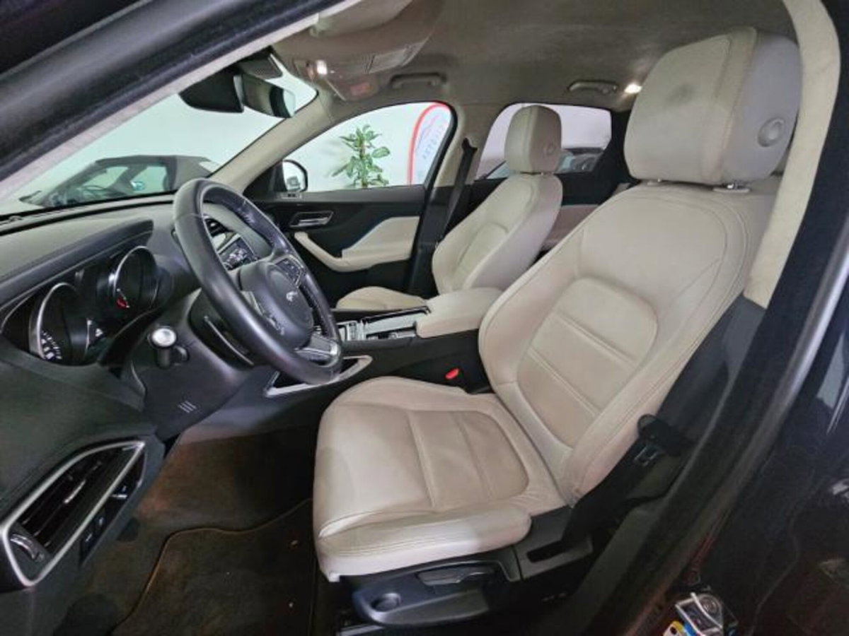 Jaguar F-Pace 2.0 D 180 CV AWD Prestige (9)