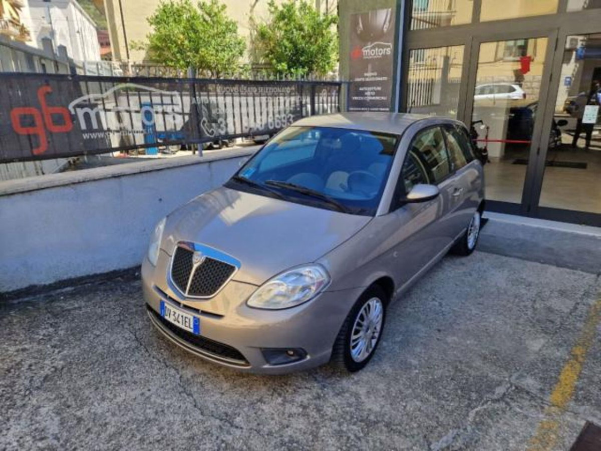 Lancia Ypsilon 1.2 Argento (2)