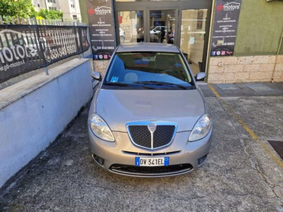 Lancia Ypsilon 1.2 Argento (3)
