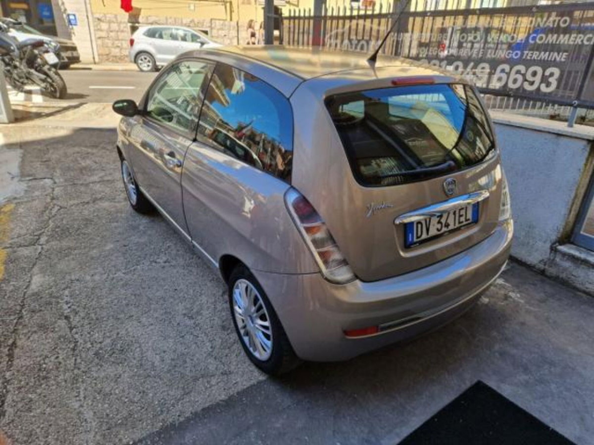 Lancia Ypsilon 1.2 Argento (4)