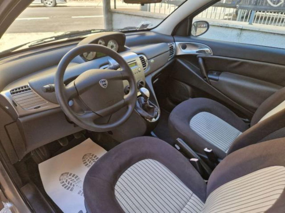 Lancia Ypsilon 1.2 Argento (6)