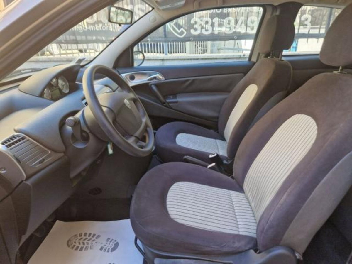 Lancia Ypsilon 1.2 Argento (7)