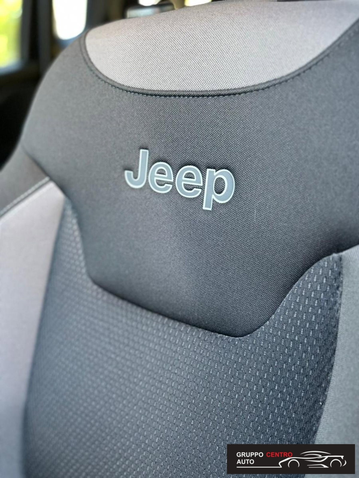 Jeep Renegade 1.6 Mjt 130 CV S (15)