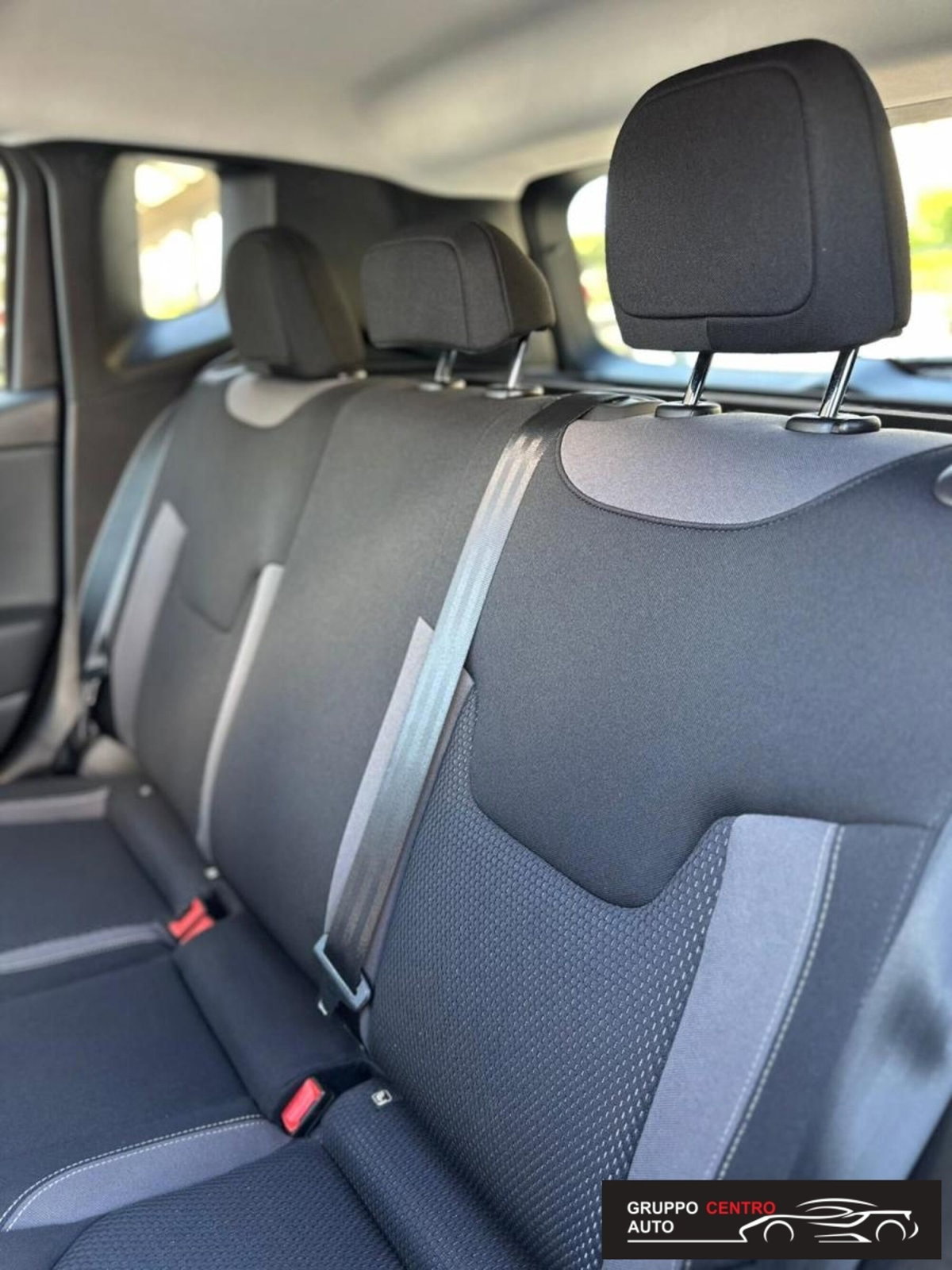 Jeep Renegade 1.6 Mjt 130 CV S (18)