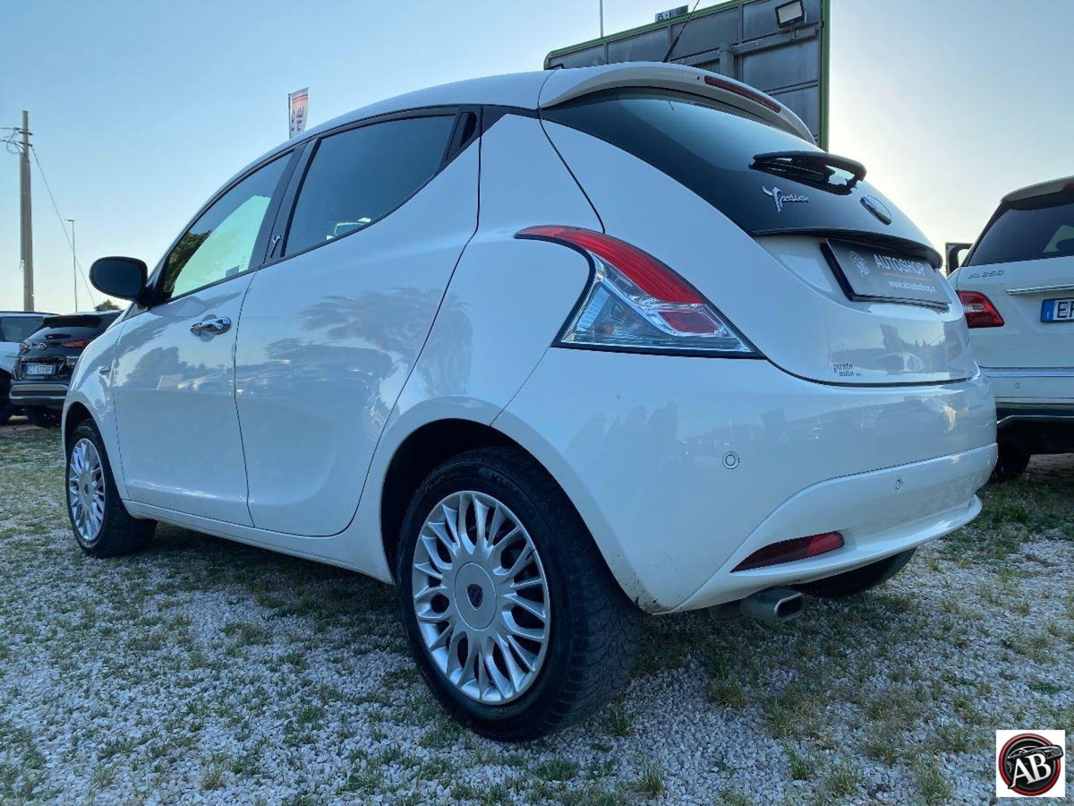 Lancia Ypsilon 1.3 MJT 16V 95 CV 5 porte S&S Gold (10)