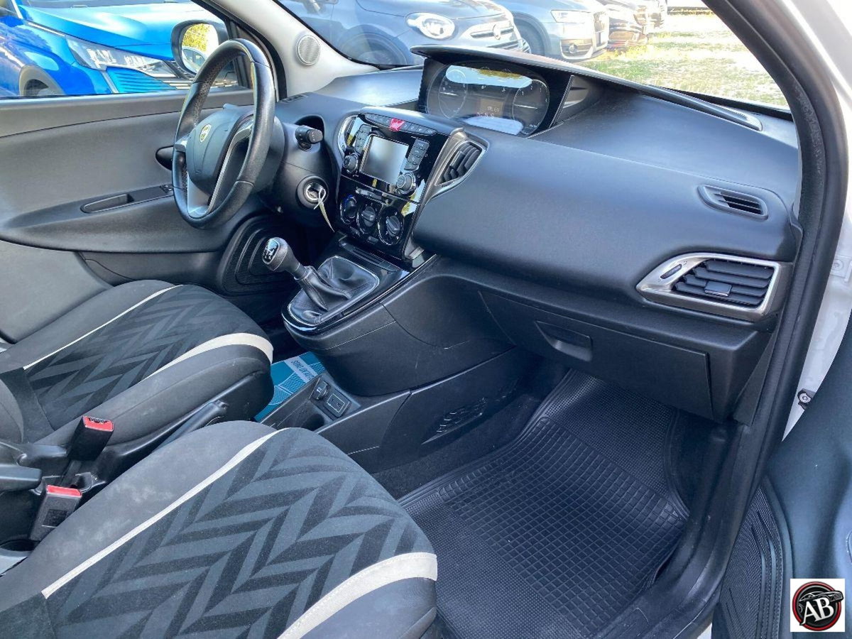 Lancia Ypsilon 1.3 MJT 16V 95 CV 5 porte S&S Gold (14)