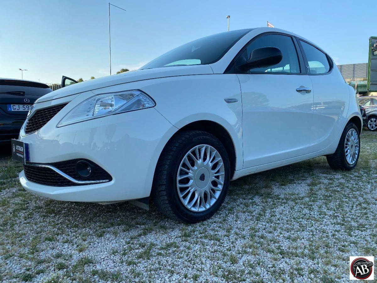 Lancia Ypsilon 1.3 MJT 16V 95 CV 5 porte S&S Gold (2)
