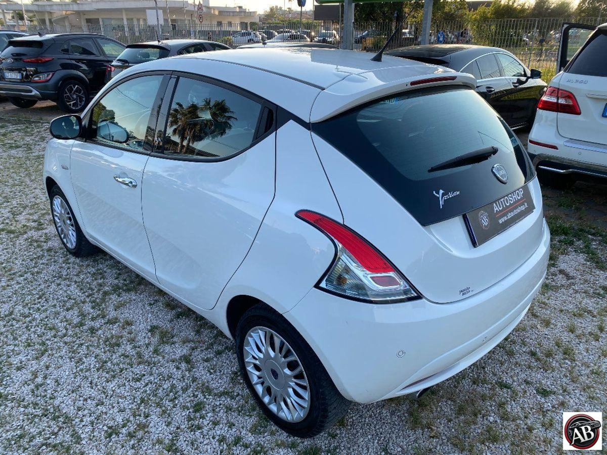 Lancia Ypsilon 1.3 MJT 16V 95 CV 5 porte S&S Gold (9)