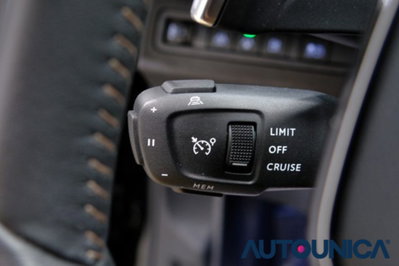 Peugeot 3008 Hybrid4 300 e-EAT8 Allure Pack (20)