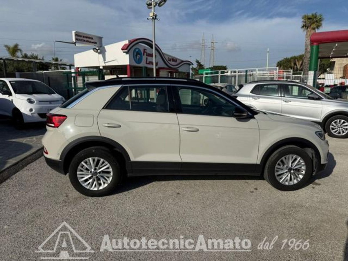 Volkswagen T-Roc 1.0 TSI Life (9)