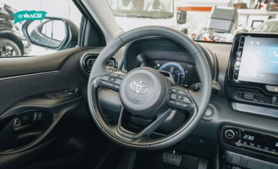 Toyota Yaris 1.5 Hybrid 5 porte Energy (8)