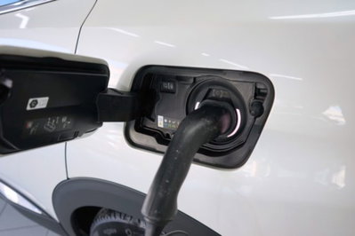 Peugeot 3008 Hybrid 225 e-EAT8 GT (8)
